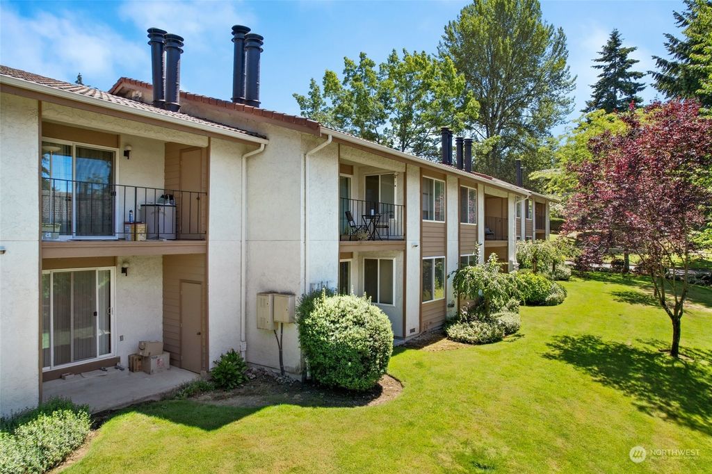 Photo of 12818 SE 41st Lane #B204, Bellevue, WA 98006 (MLS # 2143266)