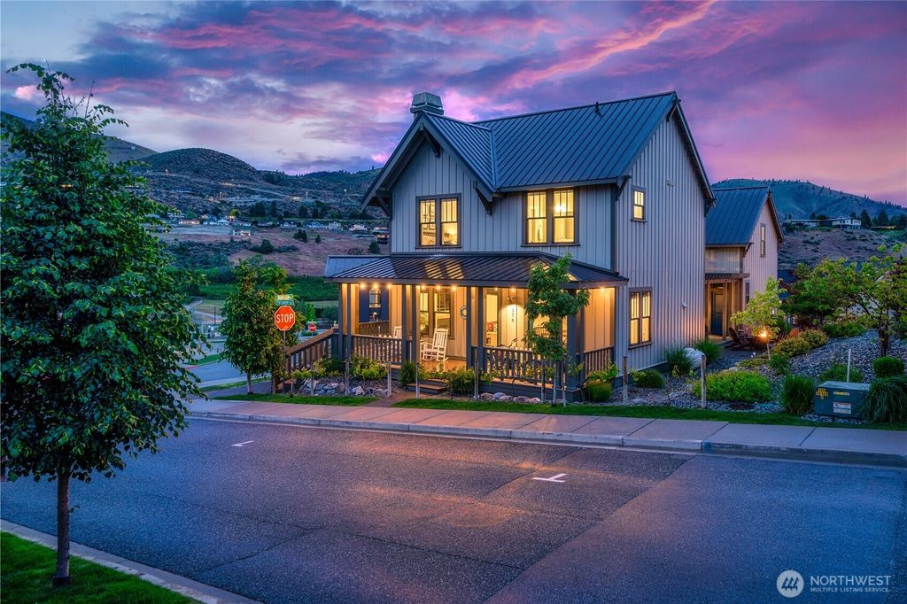 Photo of 576 Porcupine Lane, Chelan, WA 98816 (MLS # 2488926)