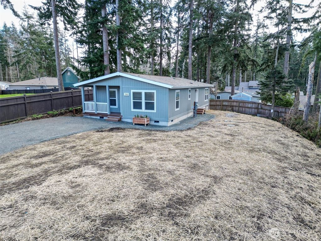Photo of 390 Ledgewood Beach Road, Coupeville, WA 98239 (MLS # 2484609)