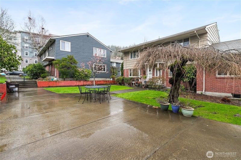 901 N Forest Street 123