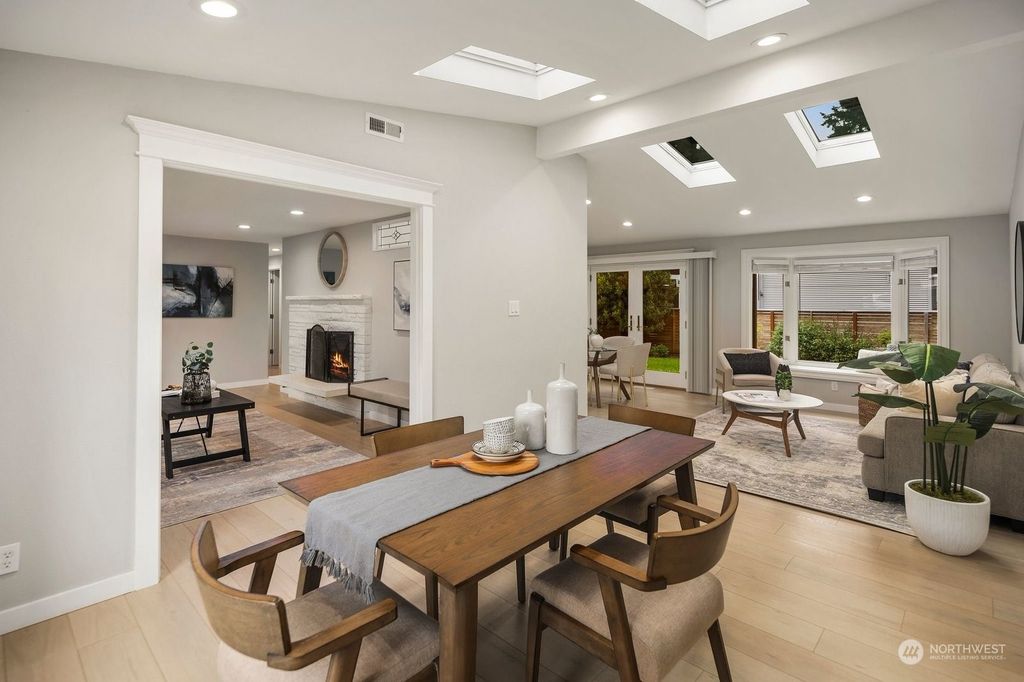 Photo of 12224 NE 75th Street, Kirkland, WA 98033 (MLS # 2237305)