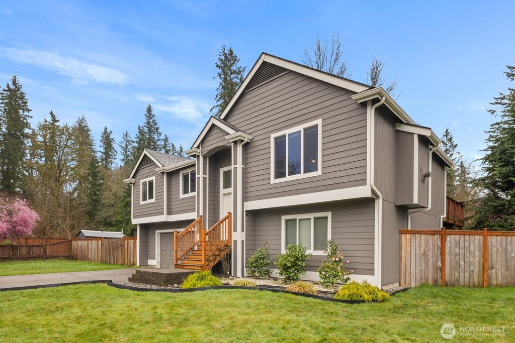 Photo of 21659 SE 239th Place, Maple Valley, WA 98038 (MLS # 2495520)