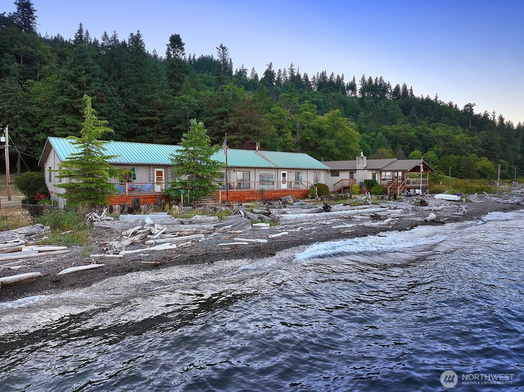 Photo of 8267 Franklin Road, Clinton, WA 98236 (MLS # 2500593)