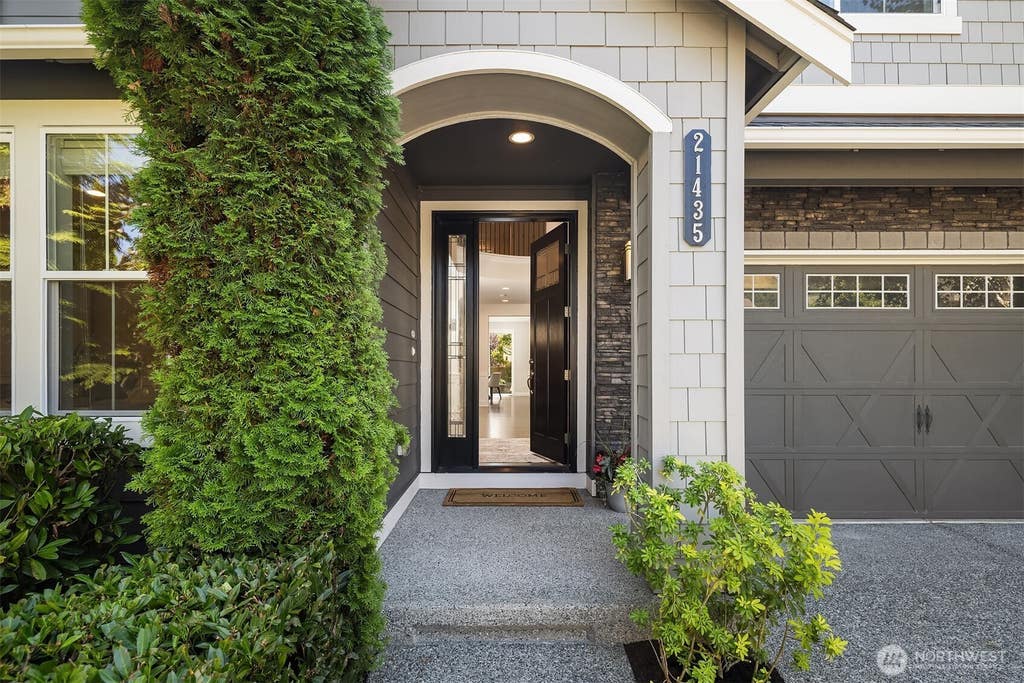 Photo of 21435 SE 2nd Street, Sammamish, WA 98074 (MLS # 2568650)