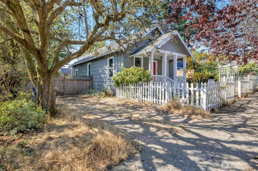 Photo of 937 N 88th Street, Seattle, WA 98103 (MLS # 2573768)