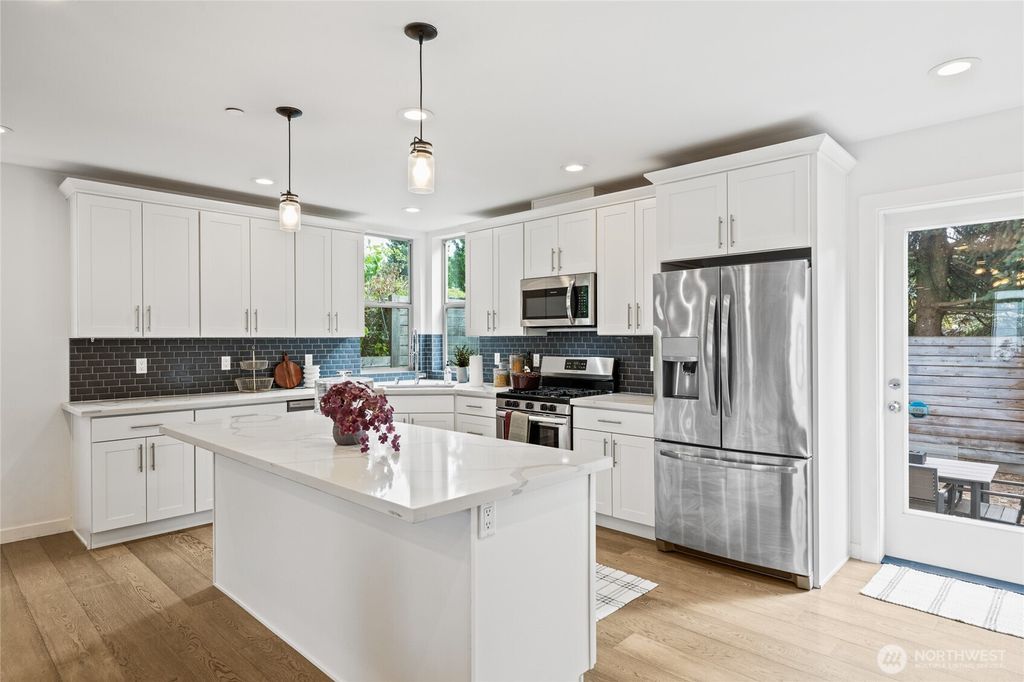 Photo of 15610 5th Avenue NE #C, Shoreline, WA 98155 (MLS # 2467334)