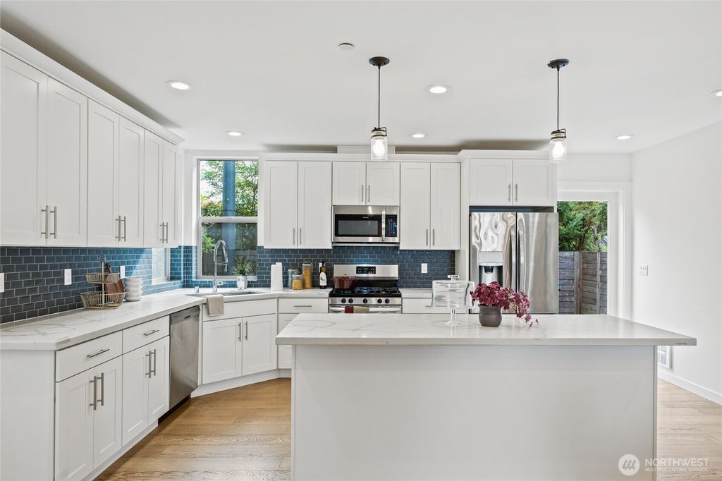 Photo of 15610 5th Avenue NE #C, Shoreline, WA 98155 (MLS # 2467334)