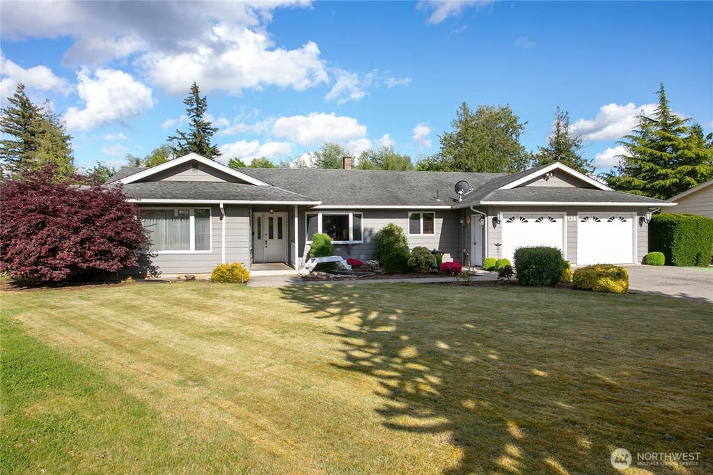 Photo of 508 17th Street, Lynden, WA 98264 (MLS # 2563213)