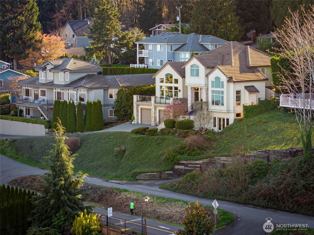 Photo of 15517 Lake Shore Boulevard NE, Lake Forest Park, WA 98155 (MLS # 2495367)