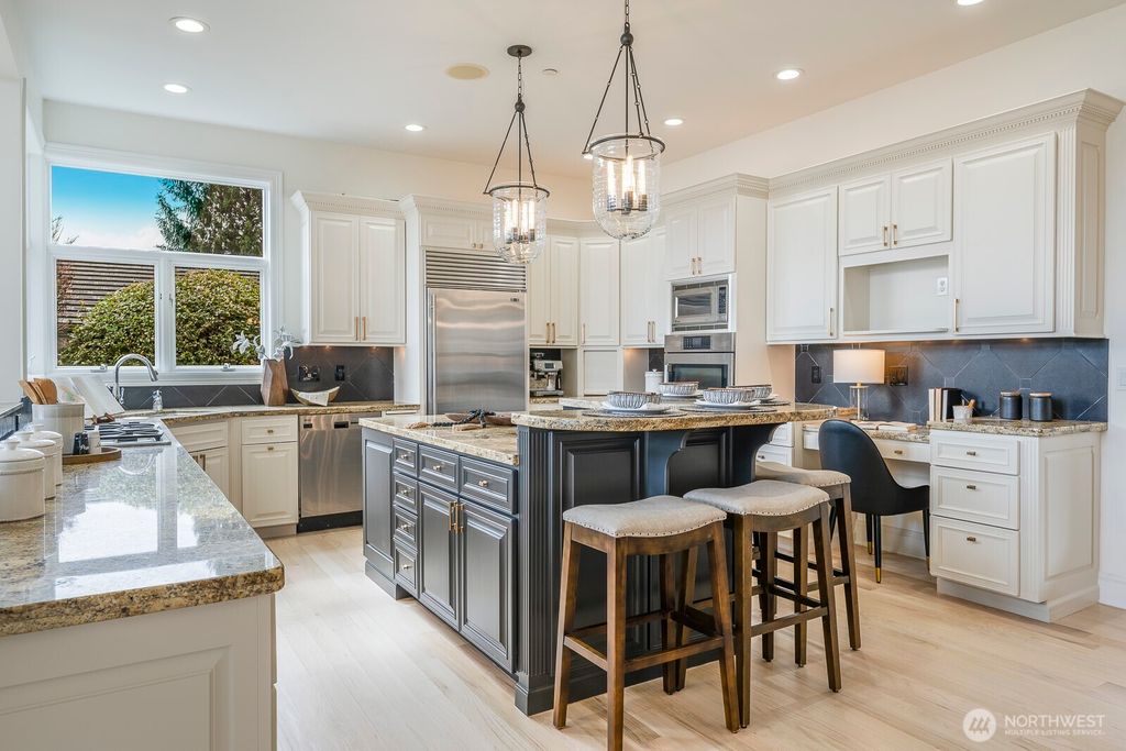 Photo of 15517 Lake Shore Boulevard NE, Lake Forest Park, WA 98155 (MLS # 2495367)