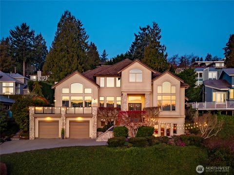 Photo of 15517 Lake Shore Boulevard NE, Lake Forest Park, WA 98155 (MLS # 2495367)