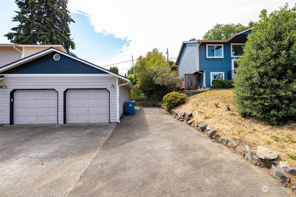Photo of 905 Cleveland Avenue, Snohomish, WA 98290 (MLS # 2269559)