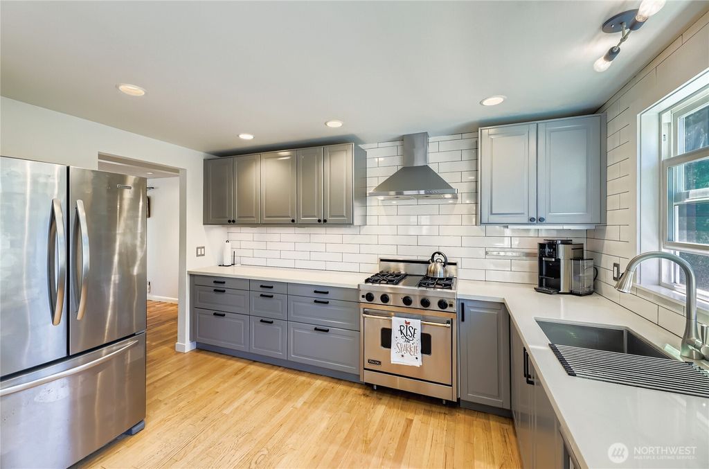 Photo of 13511 30th Avenue NE, Seattle, WA 98125 (MLS # 2415070)