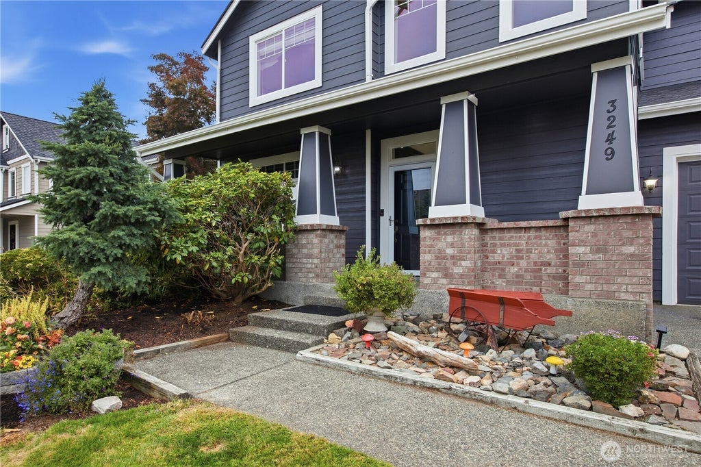 Photo of 3249 Larsen Avenue, Enumclaw, WA 98022 (MLS # 2589108)