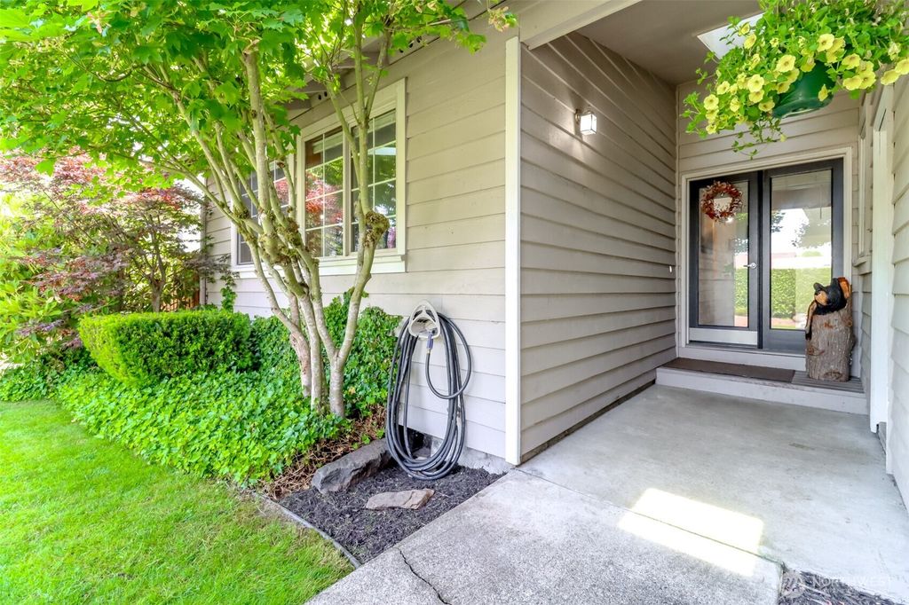 Photo of 6002 35th Way SE, Auburn, WA 98092 (MLS # 2389296)