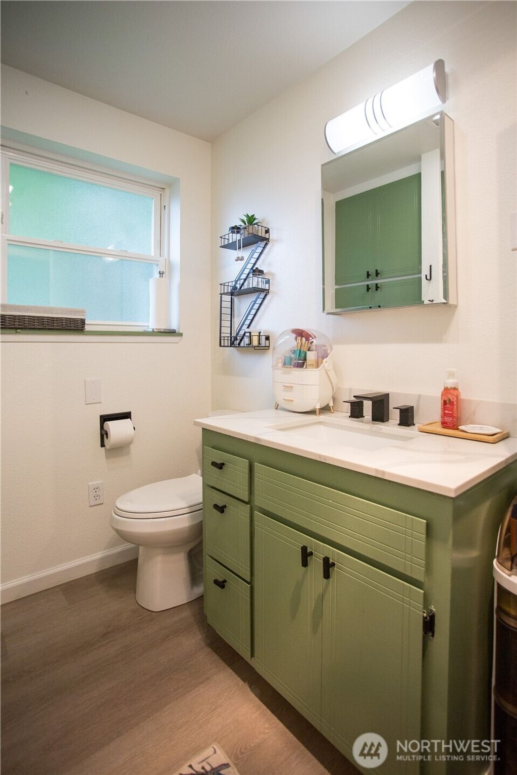 listing image 9361411359868460646