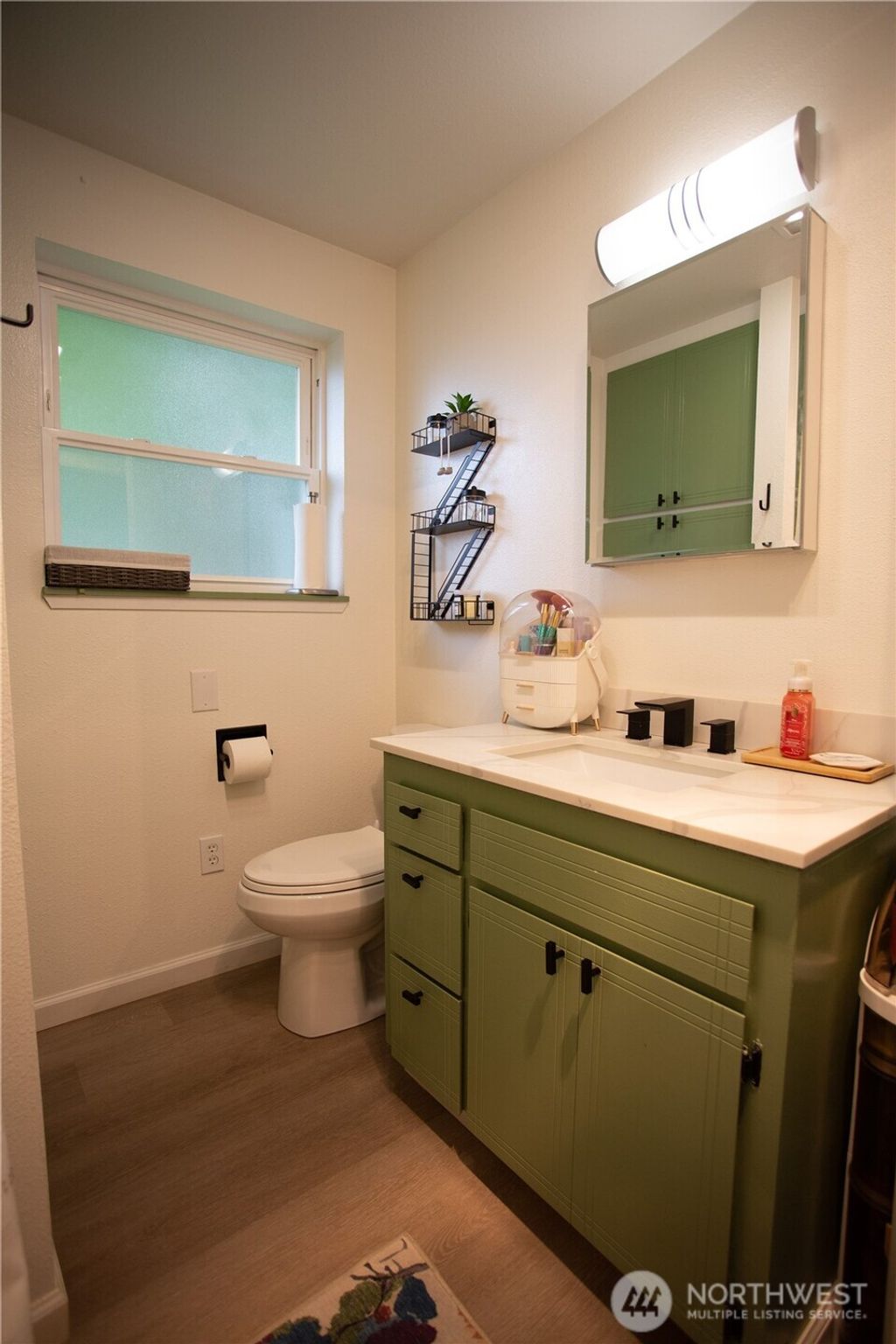 listing image 9363423035320488883