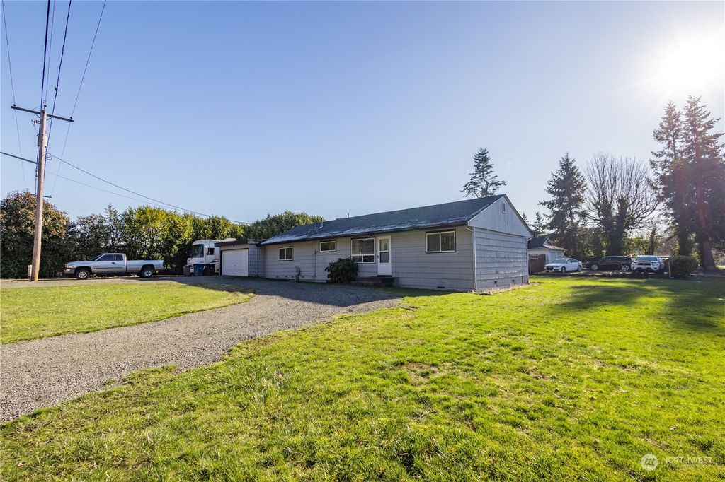 Photo of 1205 S 240th Street, Des Moines, WA 98198 (MLS # 2322788)
