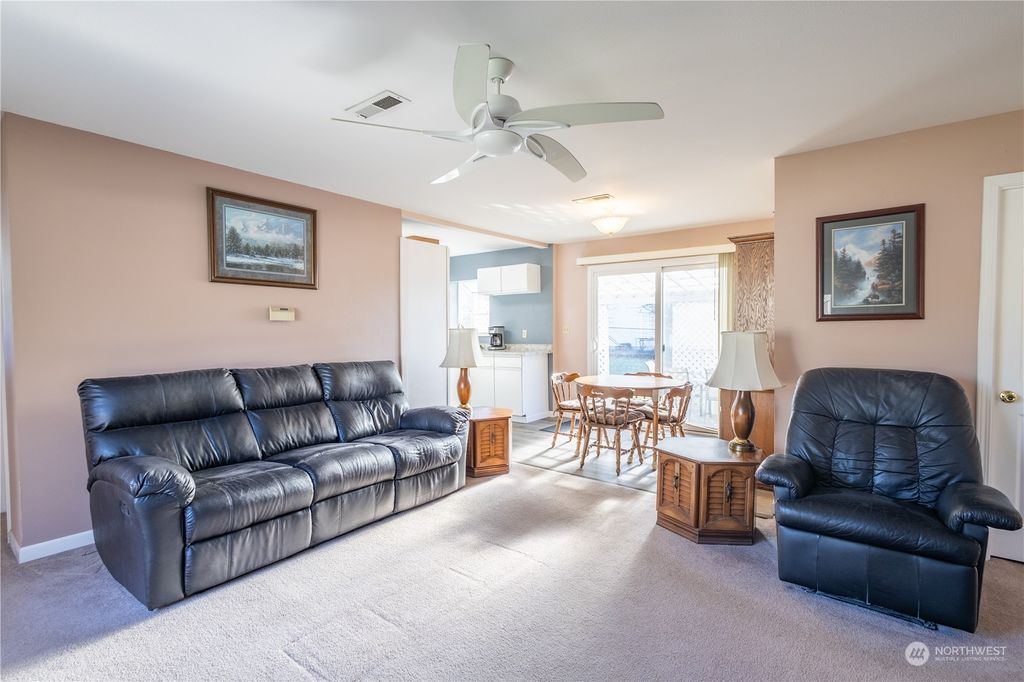 Photo of 1205 S 240th Street, Des Moines, WA 98198 (MLS # 2322788)