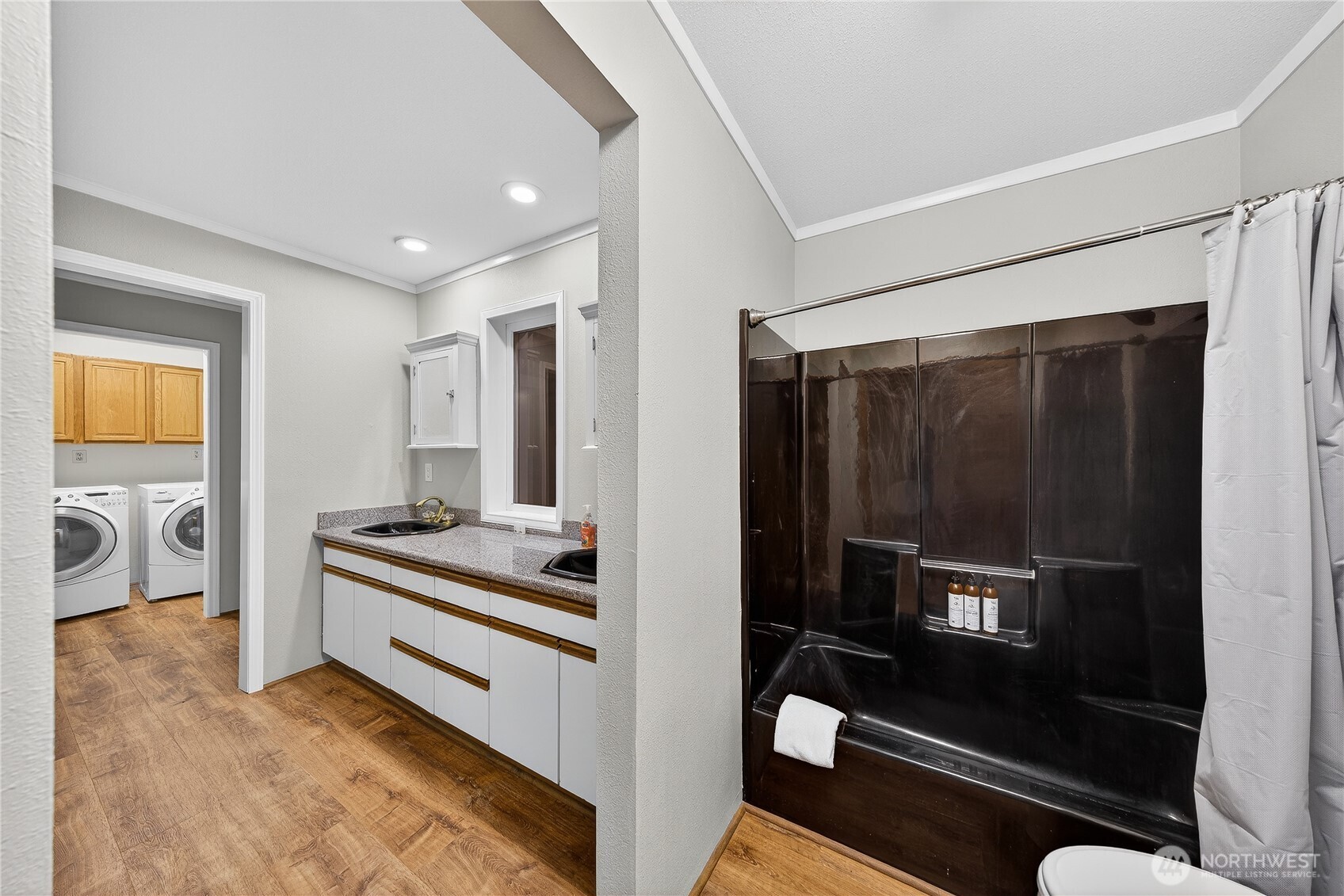 Clinton, Washington, 98236, United States, 2 Bedrooms Bedrooms, ,3 BathroomsBathrooms,Residential,Active,2026758