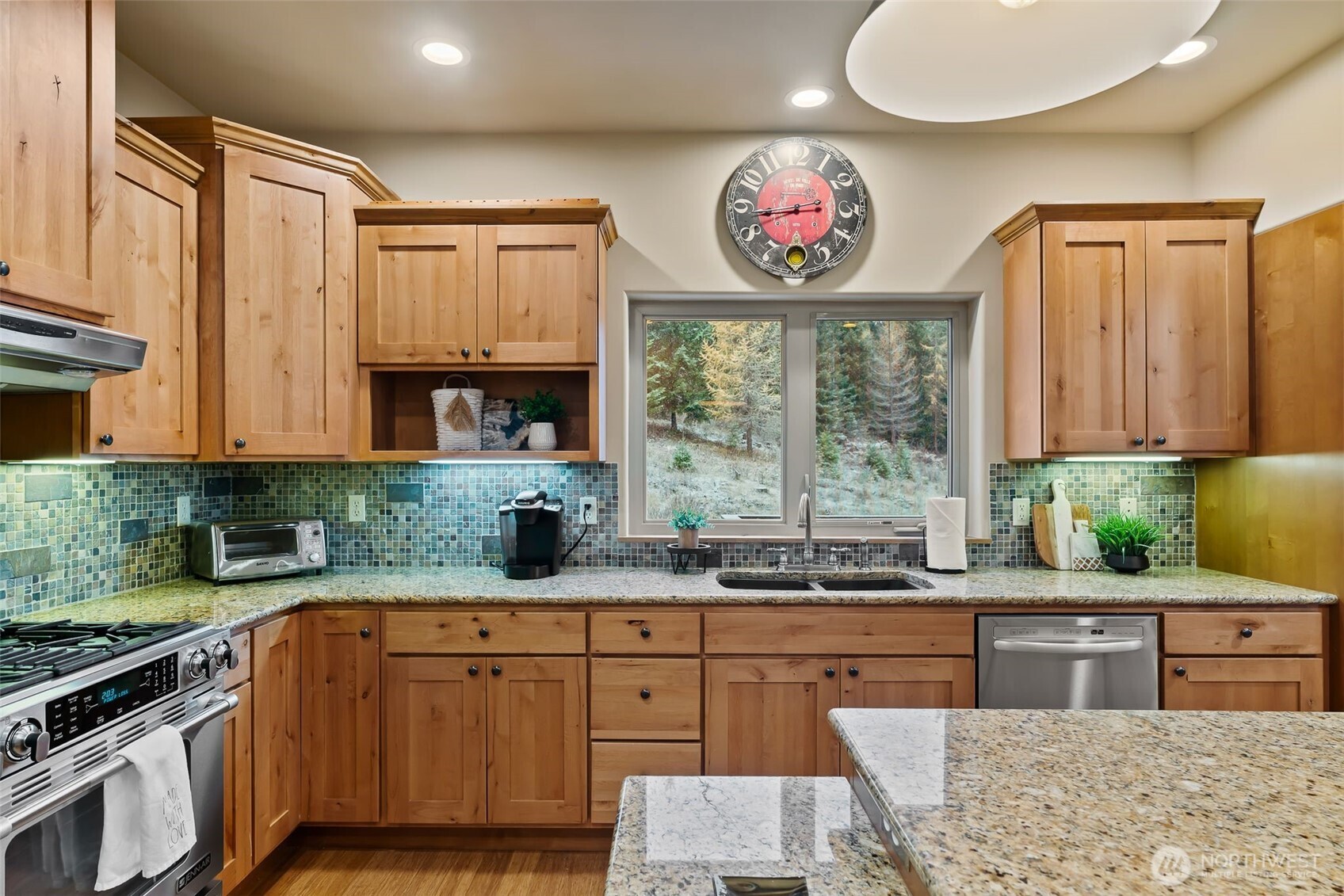Cle Elum, Washington, 98922, United States, 4 Bedrooms Bedrooms, ,4 BathroomsBathrooms,Residential,Active,1998577