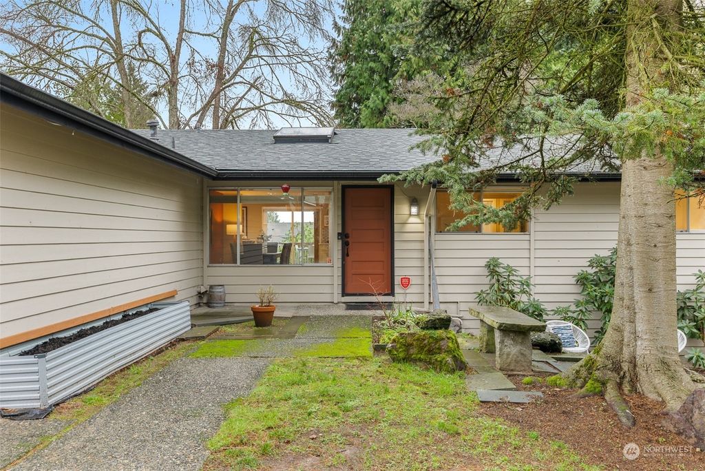 Photo of 9314 NE 135th Lane, Kirkland, WA 98034 (MLS # 2183945)
