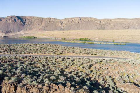 Photo of 426 Ravens Home Lane, Malaga, WA 98828 (MLS # 2501278)