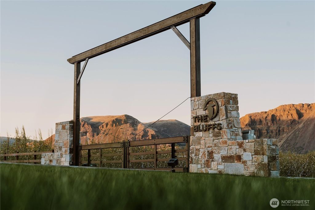 Photo of 426 Ravens Home Lane, Malaga, WA 98828 (MLS # 2501278)