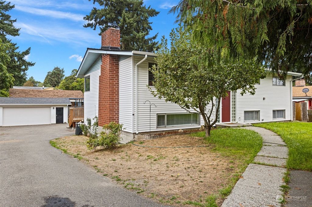 Photo of 11441 10th Avenue SW, Burien, WA 98146 (MLS # 2166657)