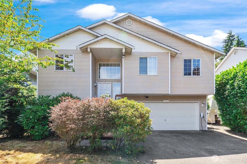 Photo of 5620 seahurst Avenue, Everett, WA 98203 (MLS # 2416187)