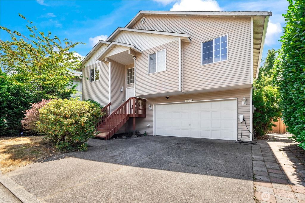 Photo of 5620 seahurst Avenue, Everett, WA 98203 (MLS # 2416187)