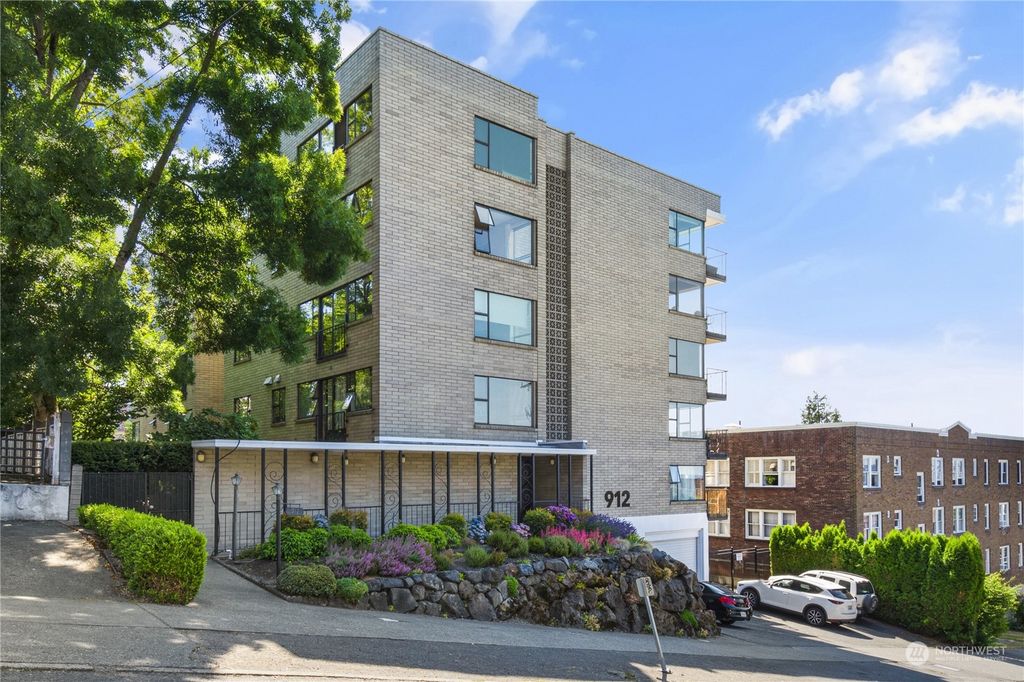 Photo of 912 3rd Avenue W #403, Seattle, WA 98119 (MLS # 2271386)