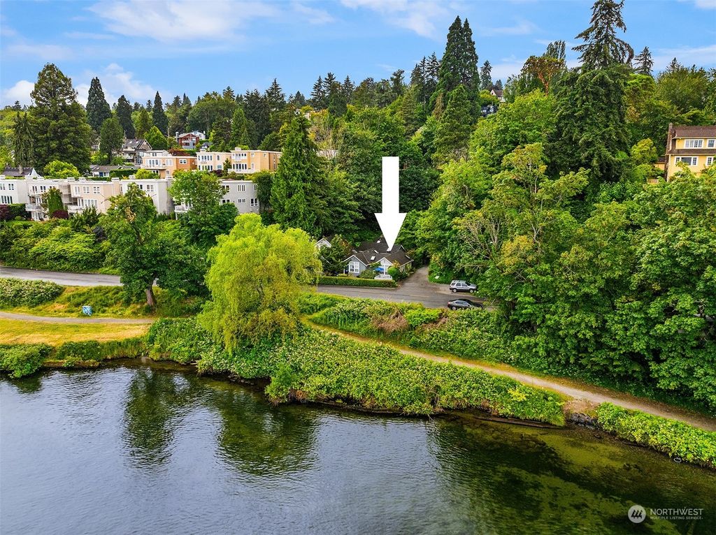 Photo of 1501 Lake Washington Boulevard #1503B, Seattle, WA 98122 (MLS # 2253850)