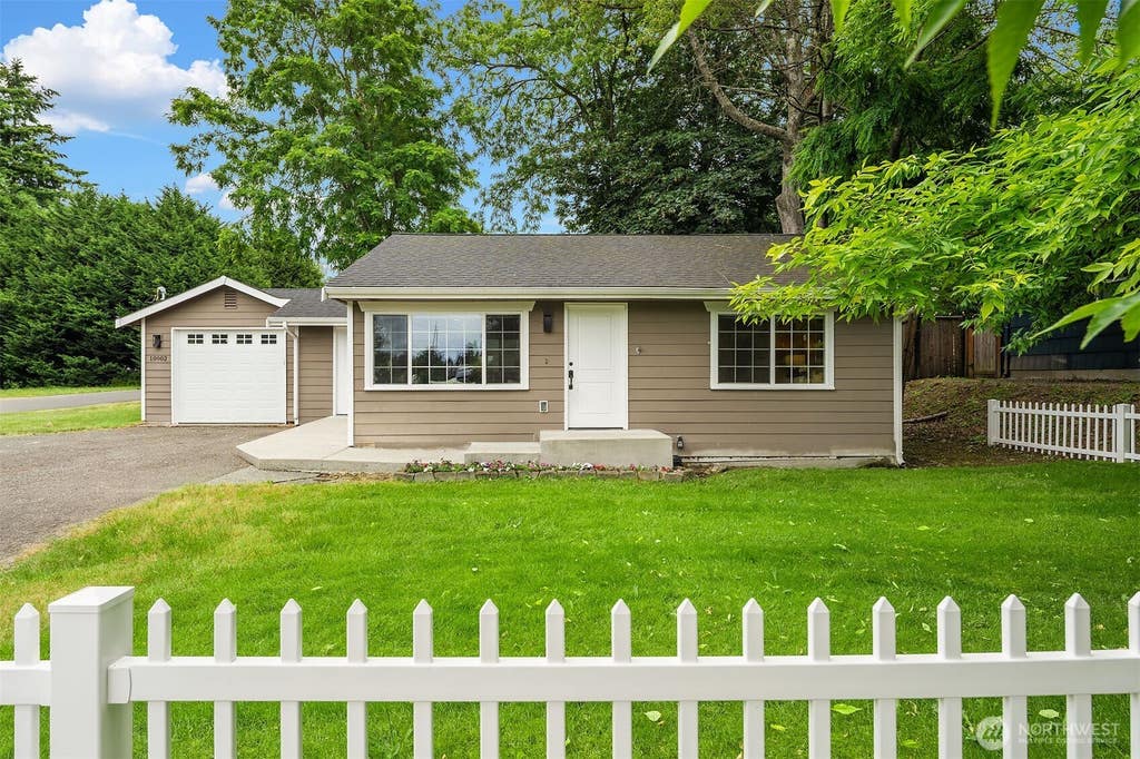 Photo of 10902 26th Avenue SW, Seattle, WA 98146 (MLS # 2553631)