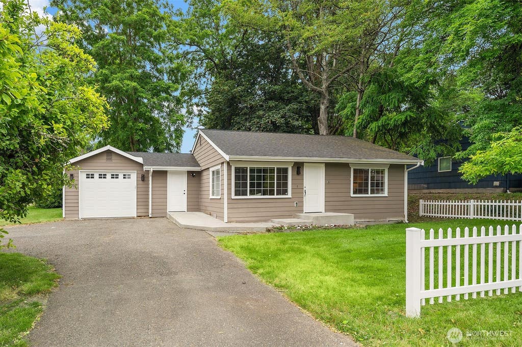 Photo of 10902 26th Avenue SW, Seattle, WA 98146 (MLS # 2553631)