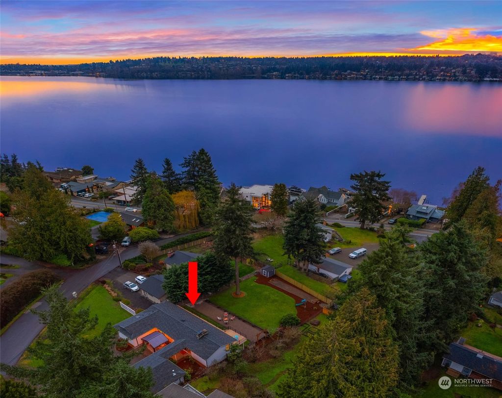 Photo of 6230 NE 129th Street, Kirkland, WA 98034 (MLS # 2200879)