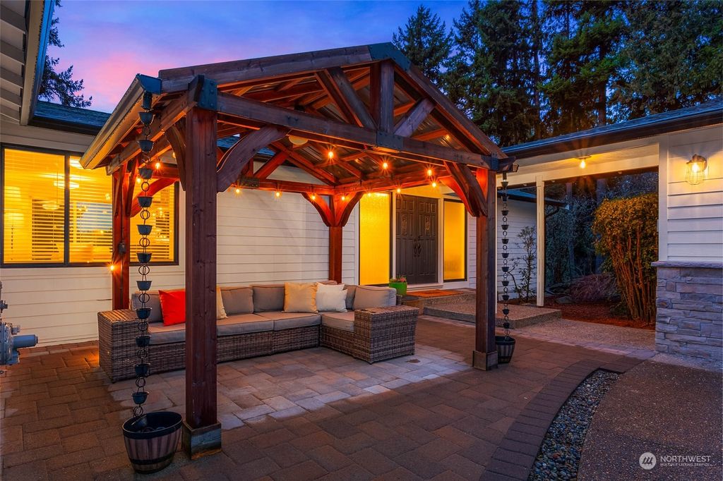 Photo of 6230 NE 129th Street, Kirkland, WA 98034 (MLS # 2200879)