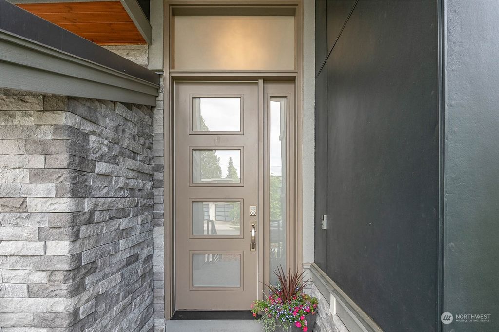 Photo of 5710 114th Avenue NE, Kirkland, WA 98033 (MLS # 2231205)