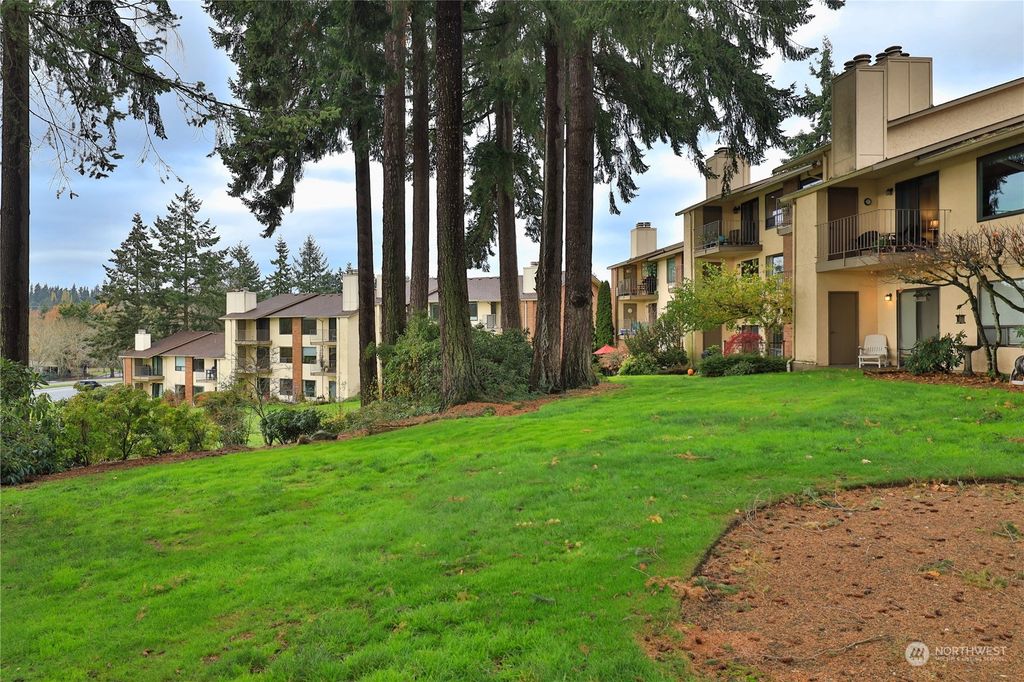 Photo of 23303 Lakeview Drive #B205, Mountlake Terrace, WA 98043 (MLS # 2181447)