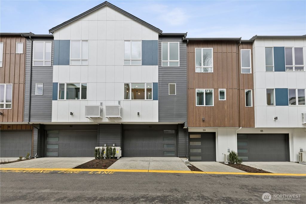 Photo of 12217 137th Place NE #2704, Redmond, WA 98052 (MLS # 2491983)