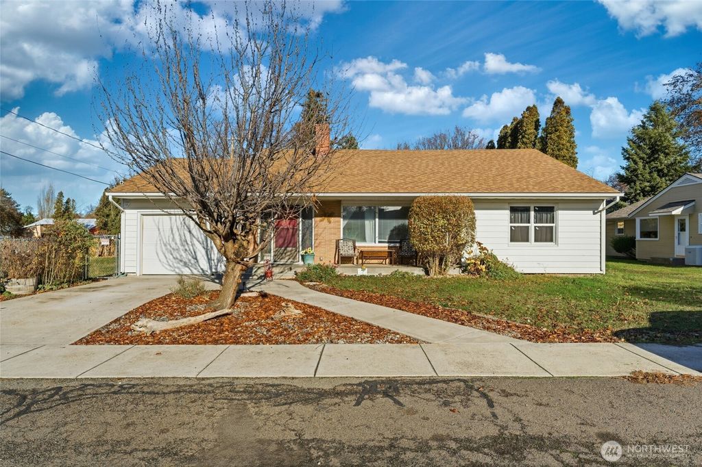 Photo of 310 W 5th Street, Waitsburg, WA 99361 (MLS # 2457309)