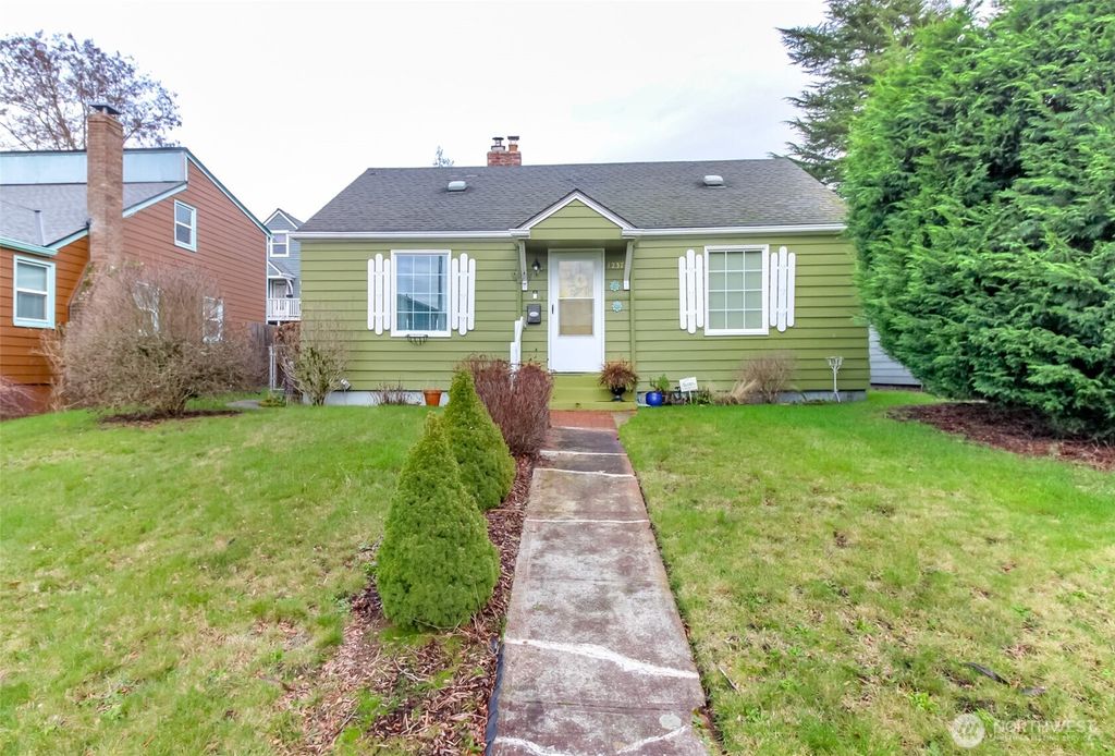 Photo of 1237 S Ridgewood Avenue, Tacoma, WA 98405 (MLS # 2469047)