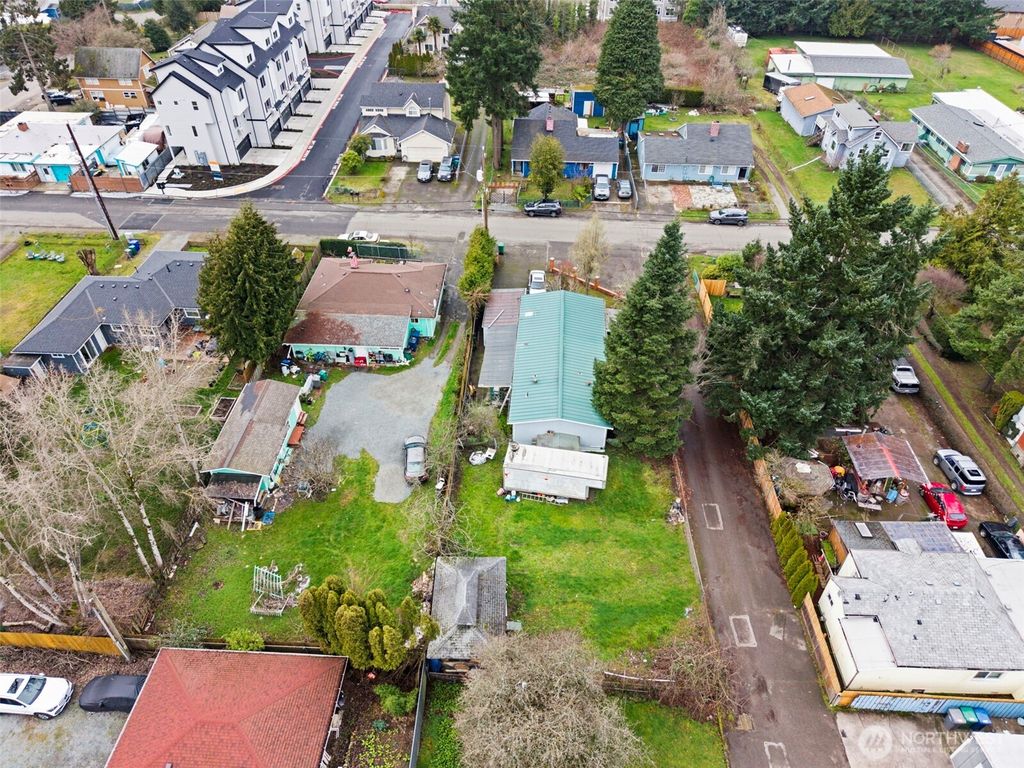 Photo of 11040 14th Avenue SW, Seattle, WA 98146 (MLS # 2508478)