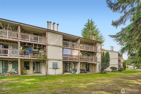 Photo of 17419 119th Lane SE #E31, Renton, WA 98058 (MLS # 2467233)