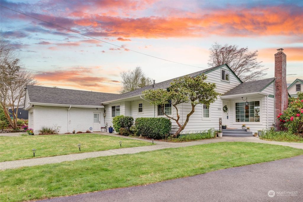 Photo of 808 Crown Drive, Everett, WA 98203 (MLS # 2057278)