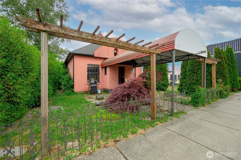 2058 Main Street