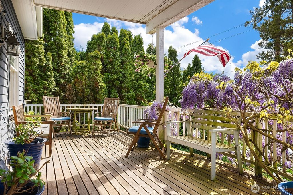 Photo of 2616 Franklin Avenue E, Seattle, WA 98102 (MLS # 2491438)