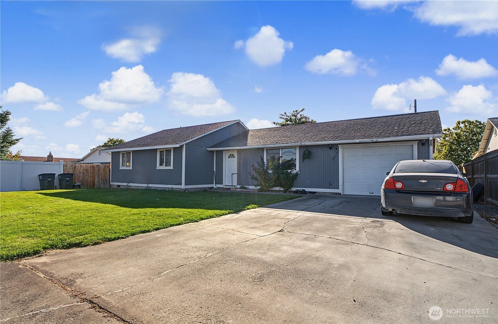 Photo of 315 N 4th Avenue, Othello, WA 99344 (MLS # 2590451)