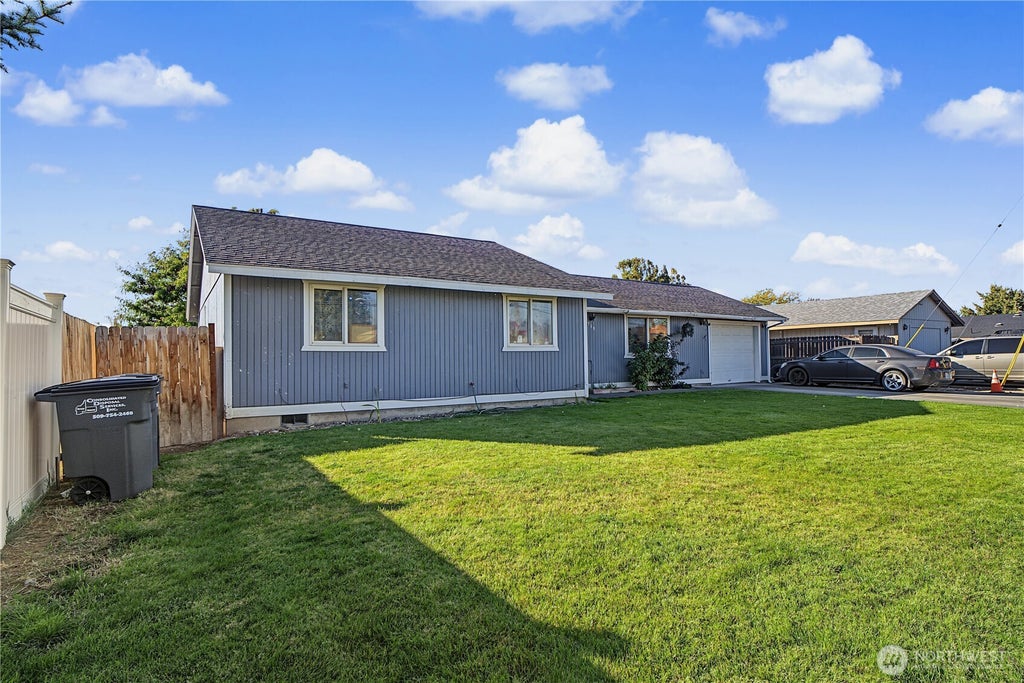 Photo of 315 N 4th Avenue, Othello, WA 99344 (MLS # 2590451)