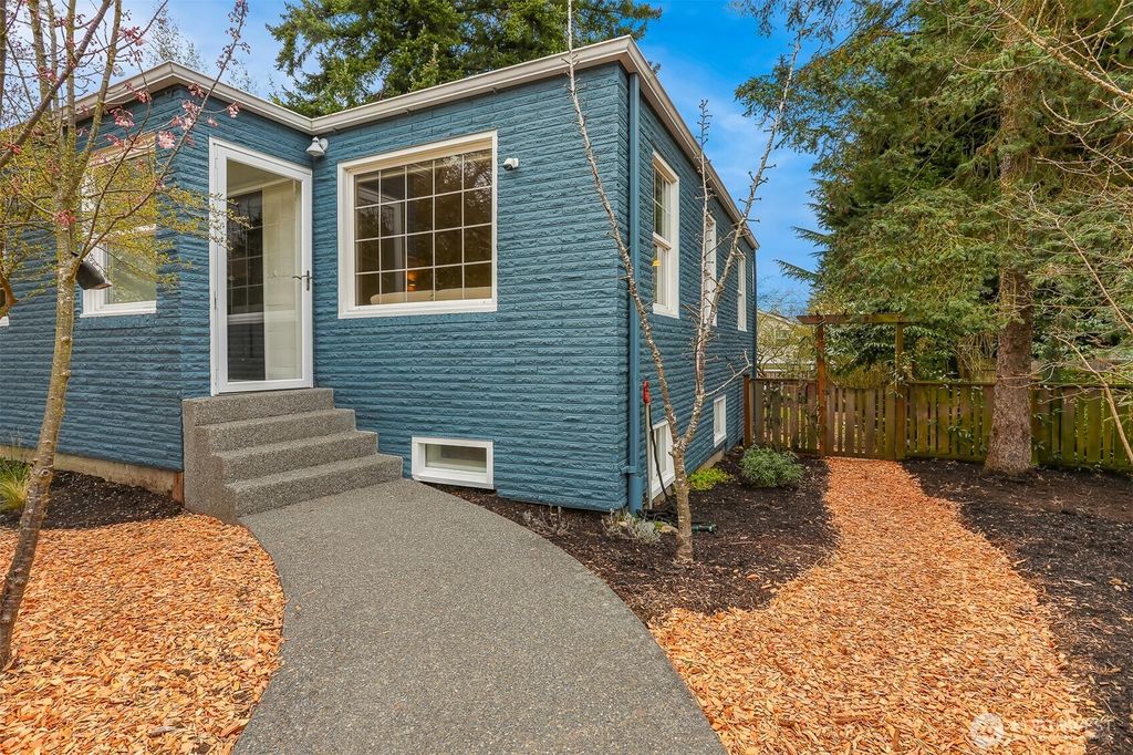 Photo of 9512 Dayton Avenue N, Seattle, WA 98103 (MLS # 2347404)